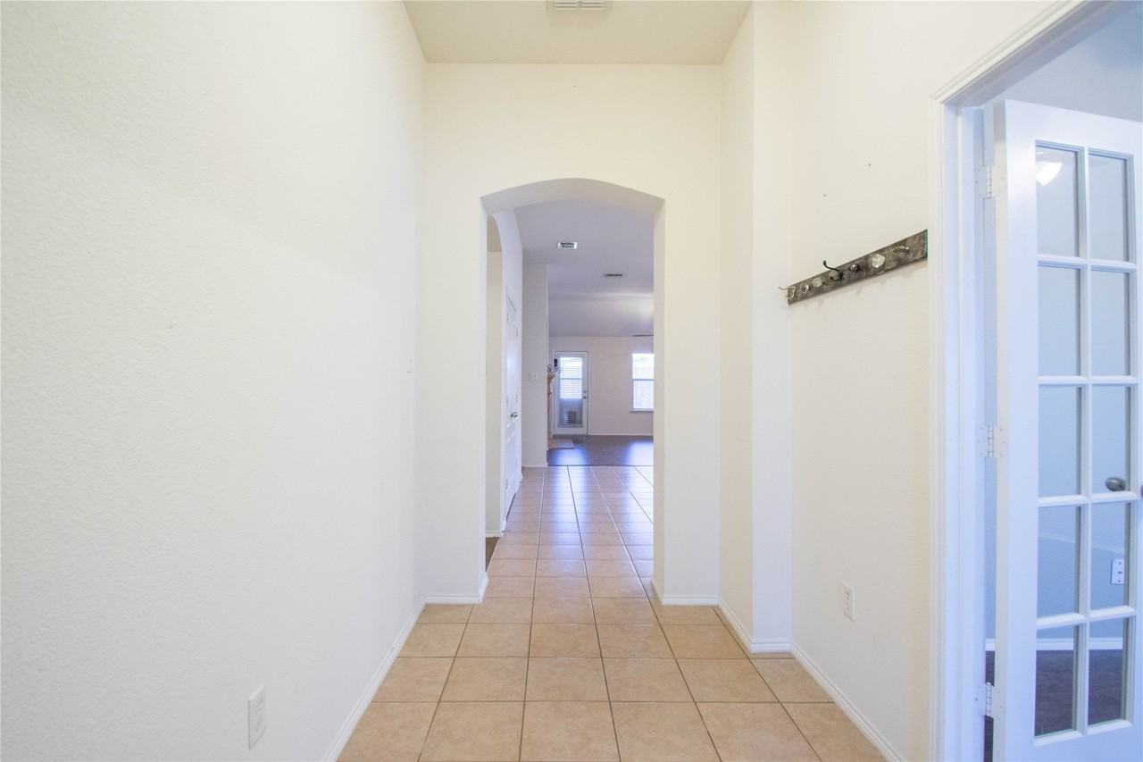 3604 Chapin Ct - Photo 3 of 29