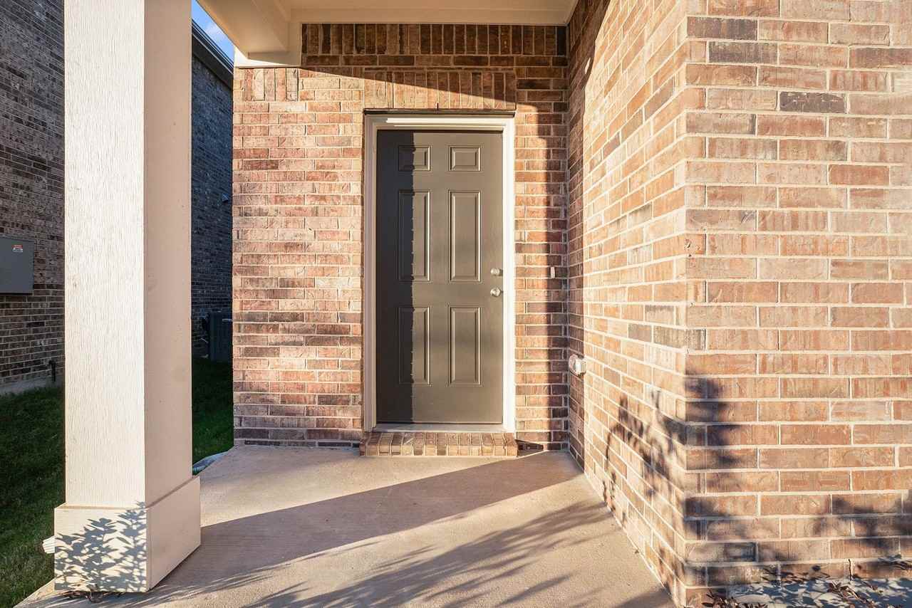 402 Valley View Dr #402 - Photo 3 of 25