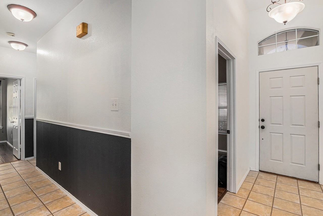 8477 Island Cir - Photo 3 of 25