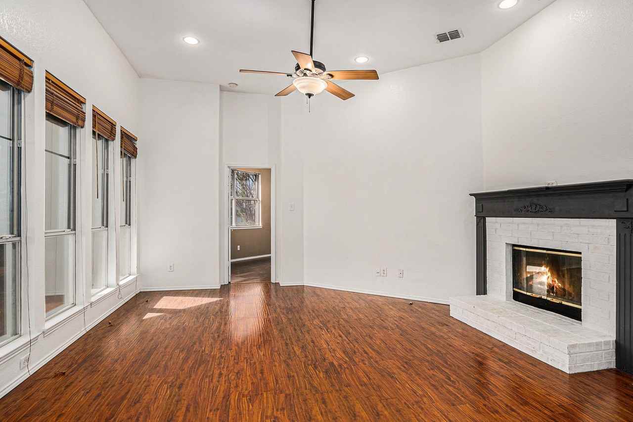 8477 Island Cir - Photo 4 of 25