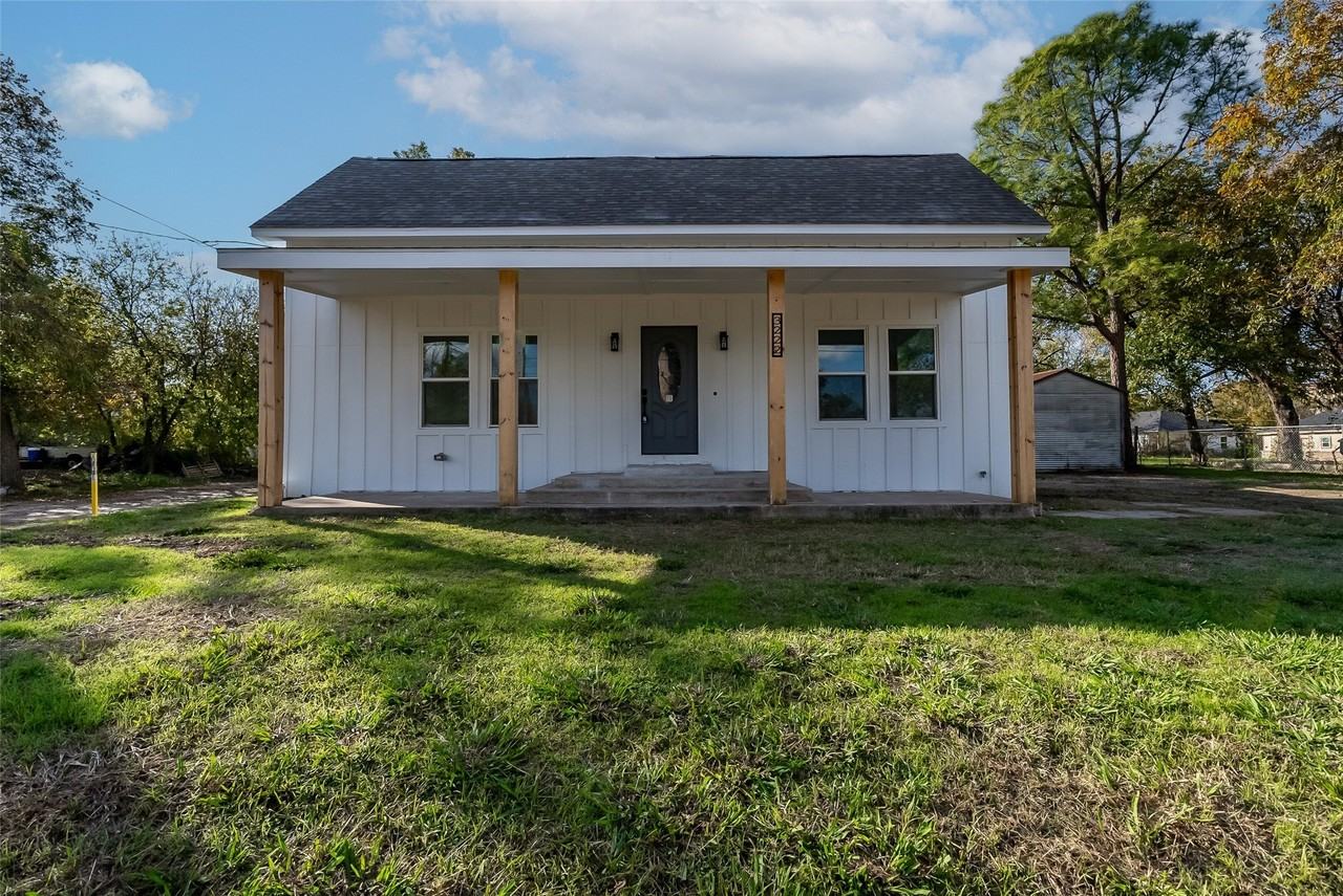 3222 Travis St - Photo 2 of 40