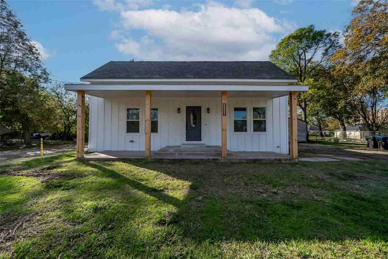 3222 Travis St - Photo 3 of 40