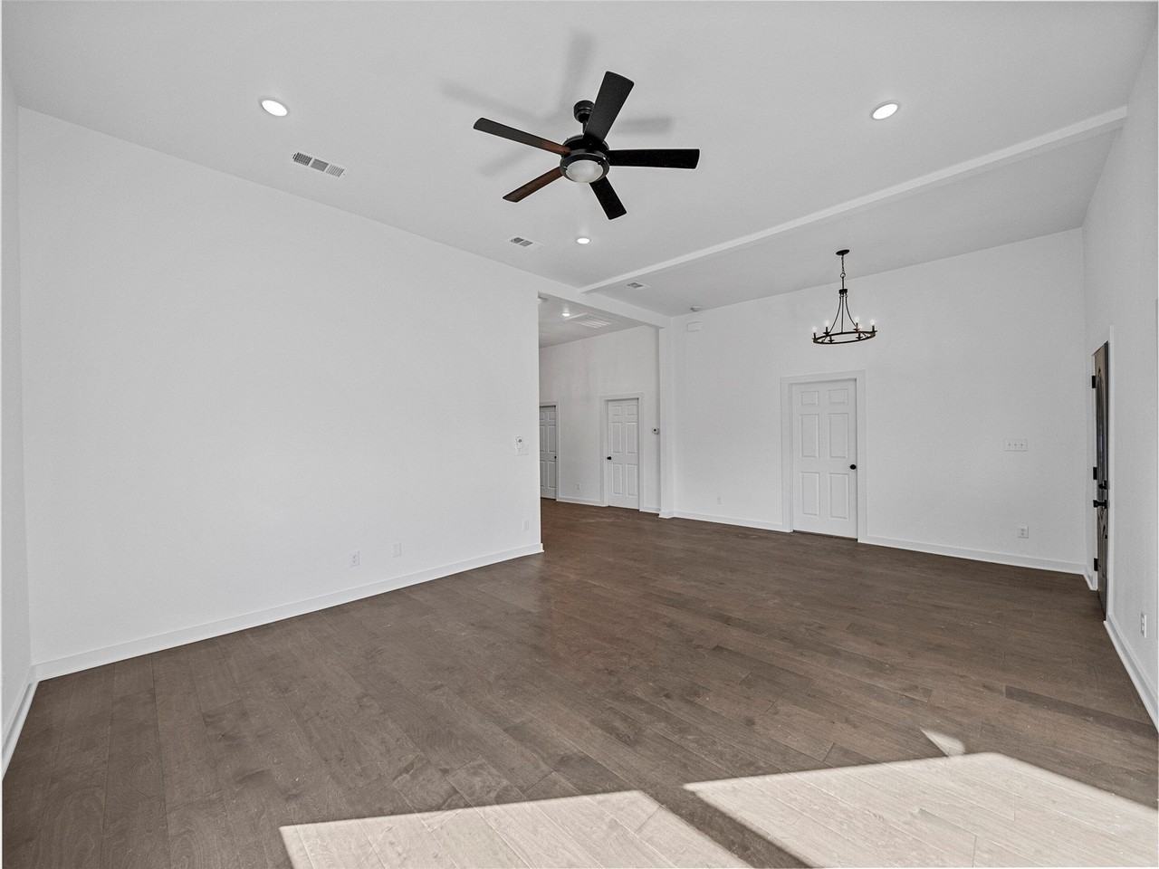3222 Travis St - Photo 6 of 40