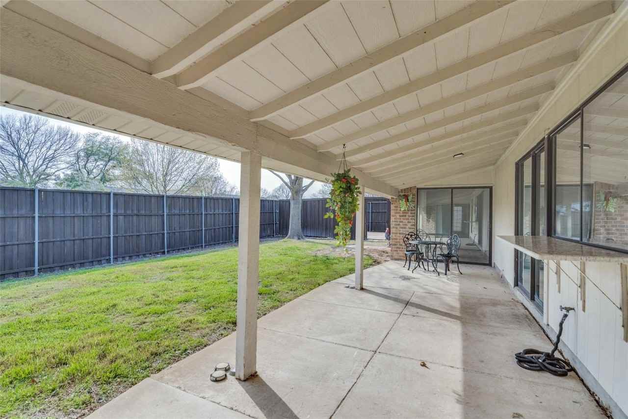 1213 Bass Dr - Photo 3 of 24