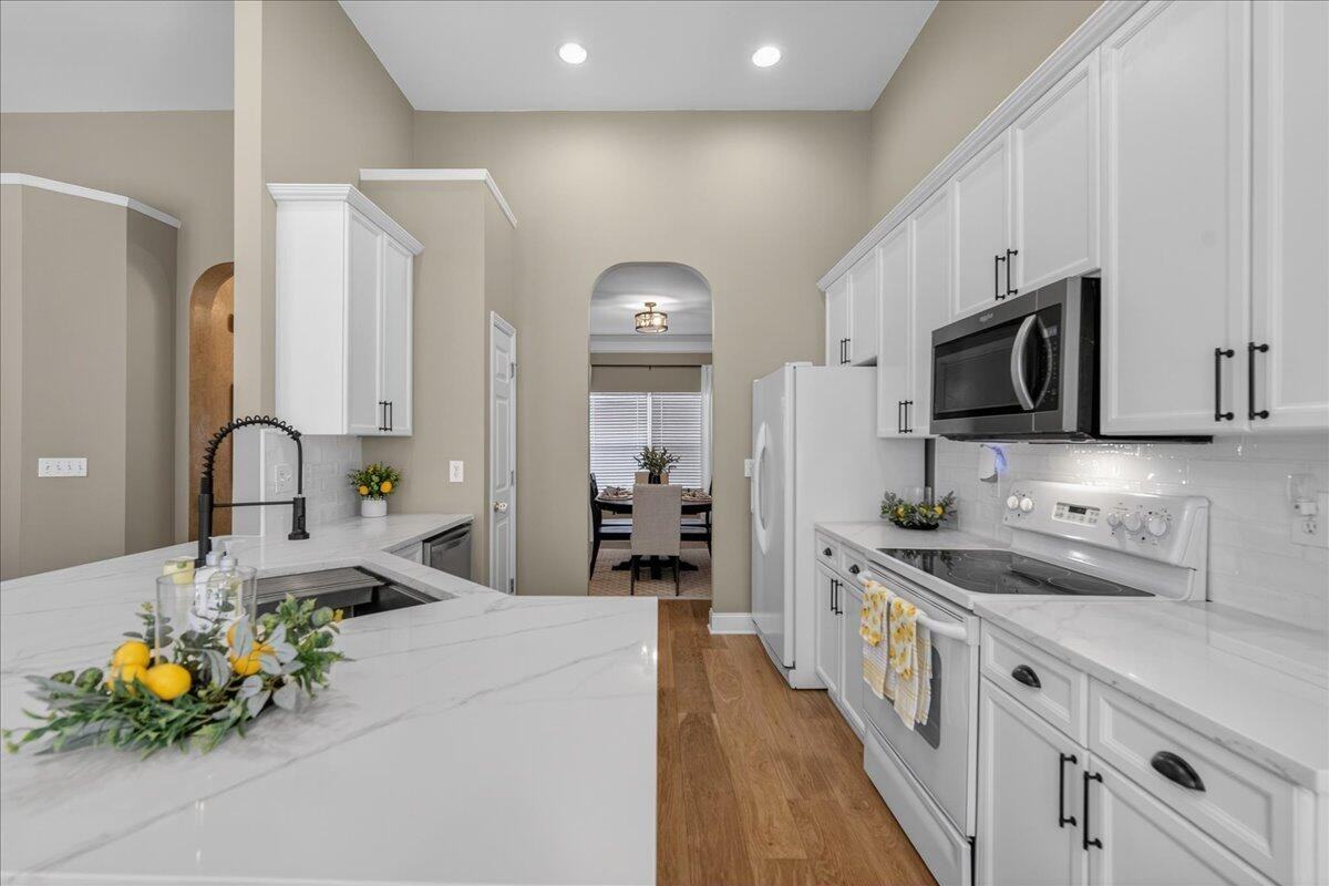 101 Chancellors Dr #1 - Photo 5 of 10
