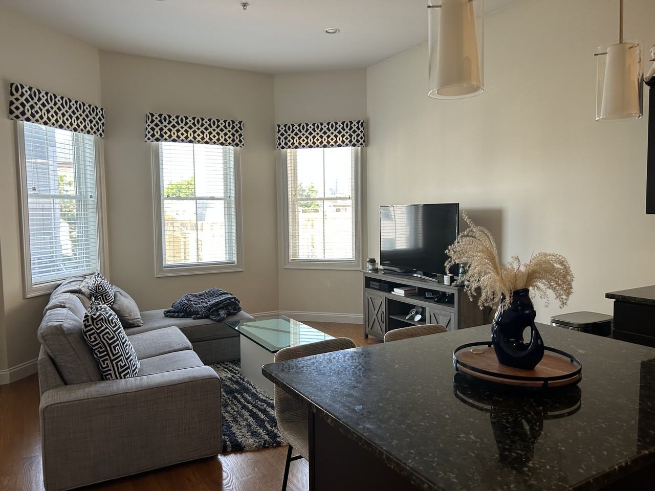 282 Maverick St #3 - Photo 4 of 19