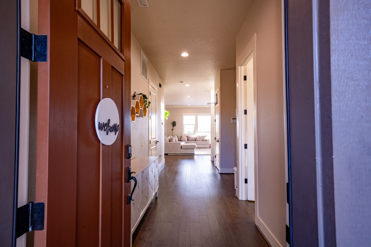 28658 Nw Shaddon St #1 - Photo 4 of 44