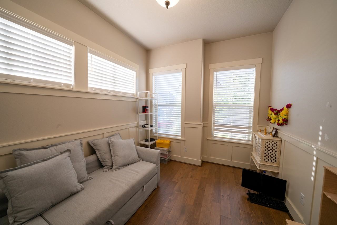 28658 Nw Shaddon St #1 - Photo 7 of 44