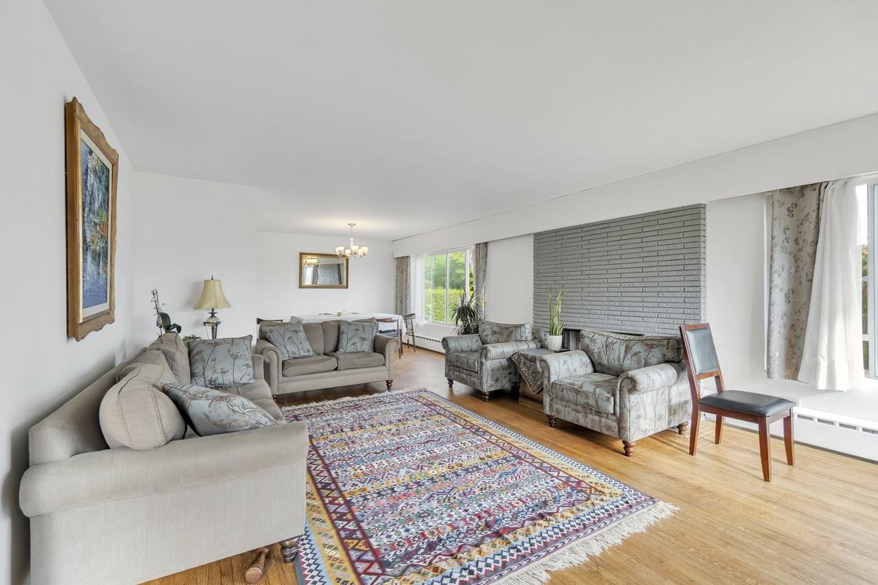 4514 Bellevue Drive - Photo 5 of 38