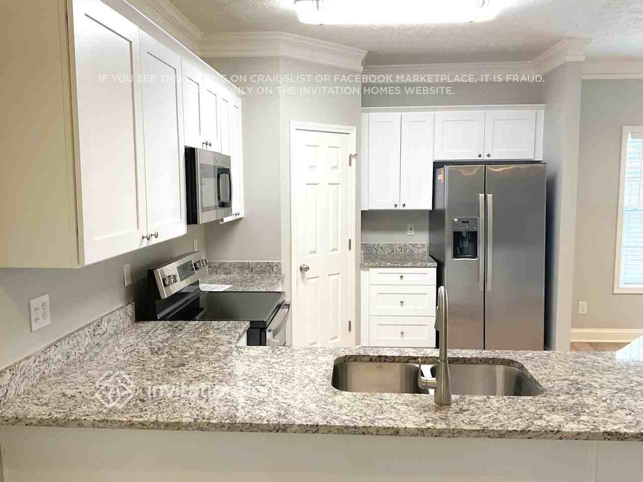 2015 Towne Park Dr - Photo 5 of 18