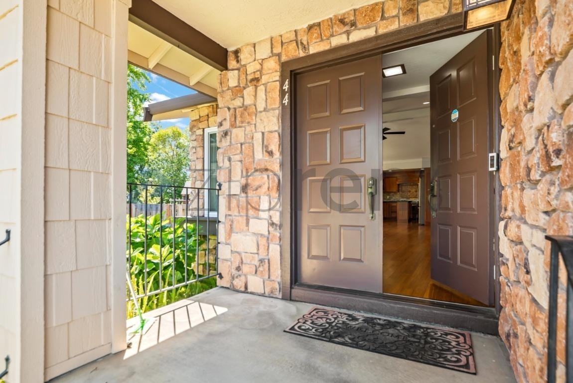 44 Bridlepath Ct - Photo 4 of 23