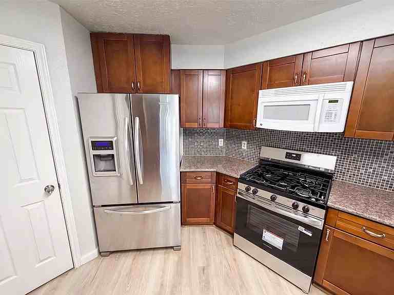 318 Flora Vista Drive - Photo 4 of 8