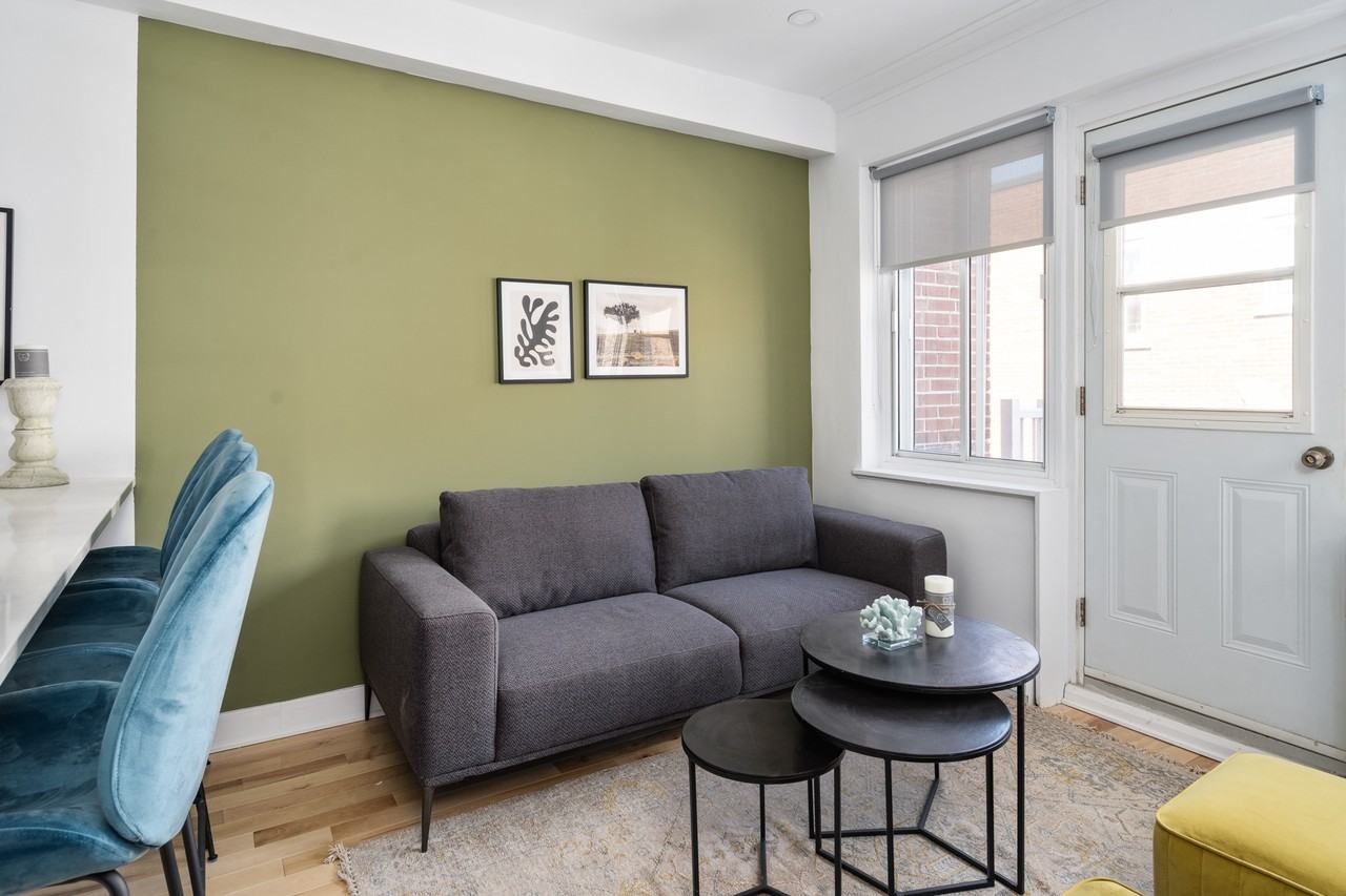 4930 Avenue Saint-Kevin - Photo 4 of 21