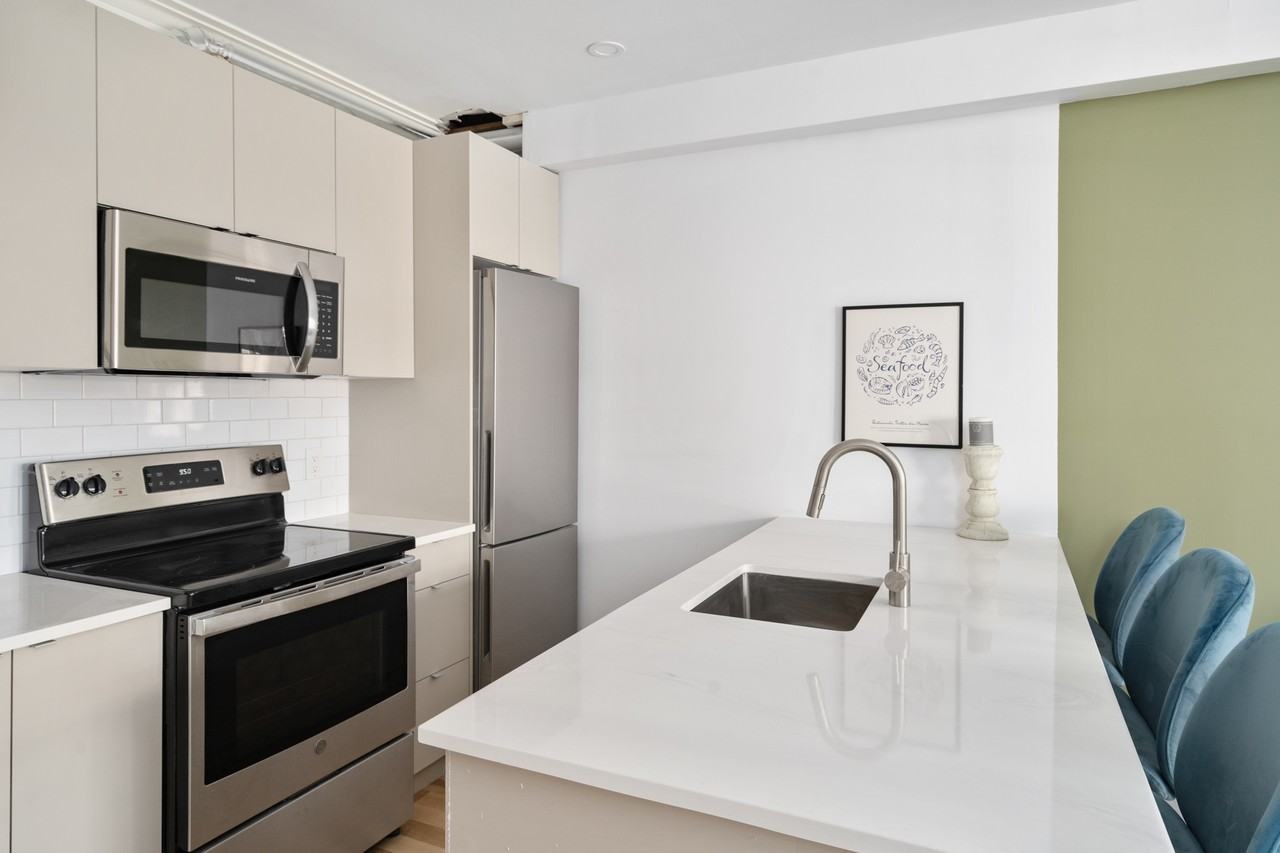 4930 Avenue Saint-Kevin - Photo 6 of 21