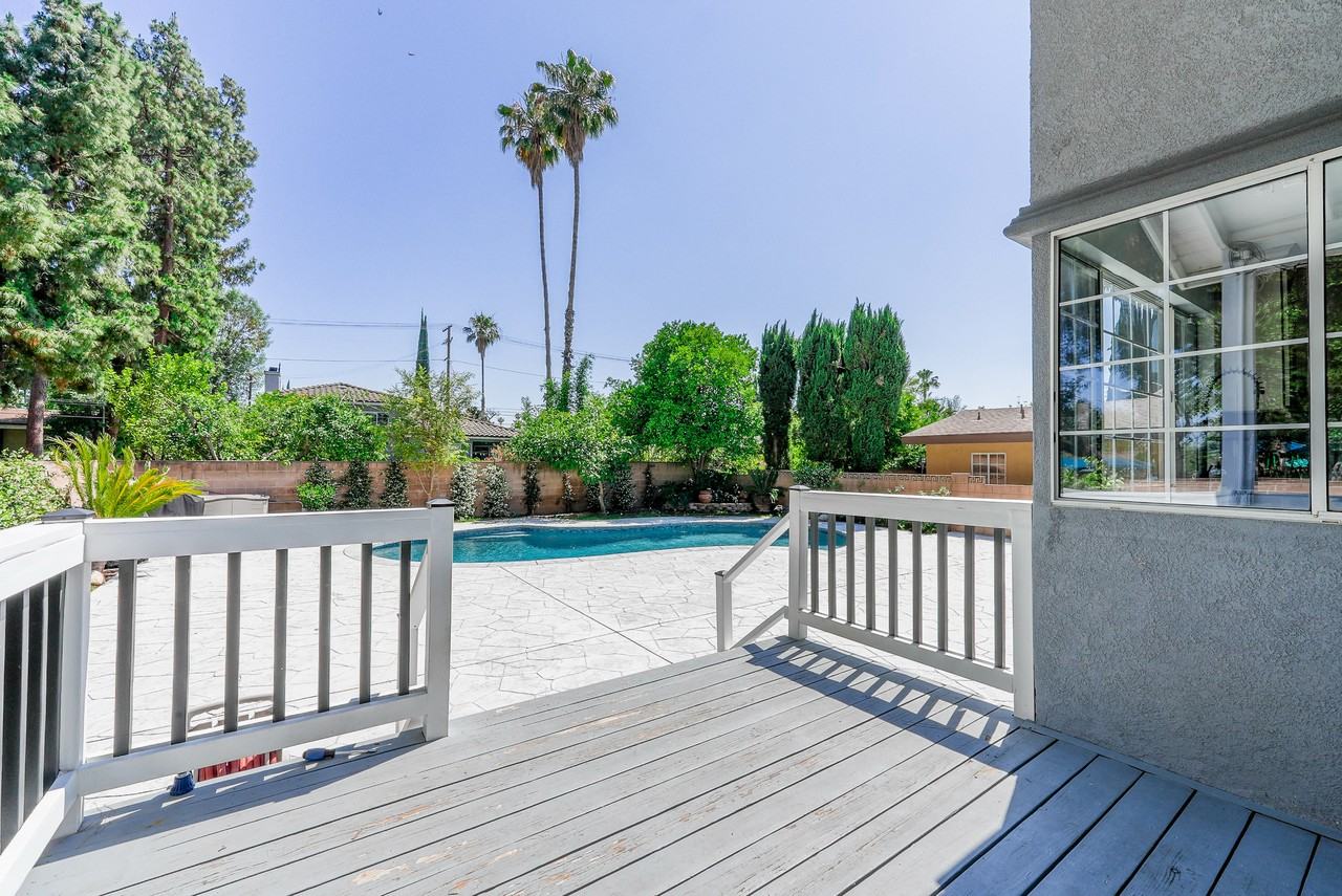 20212 Valerio St - Photo 2 of 25