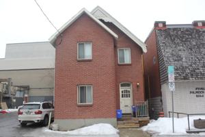 featured image of 381 Waverley Street 4
