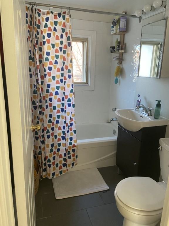 381 Waverley Street 4 - Photo 7 of 12