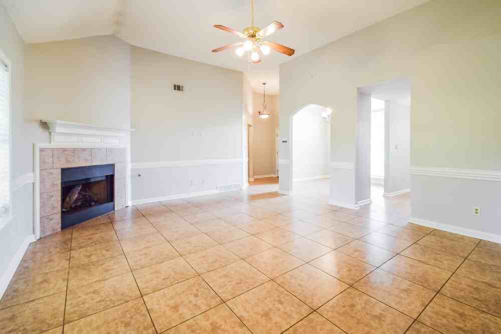 2086 Heather Rdg - Photo 5 of 17