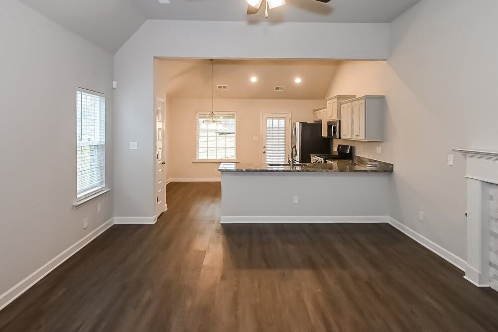 8105 Aiden Rd - Photo 4 of 17