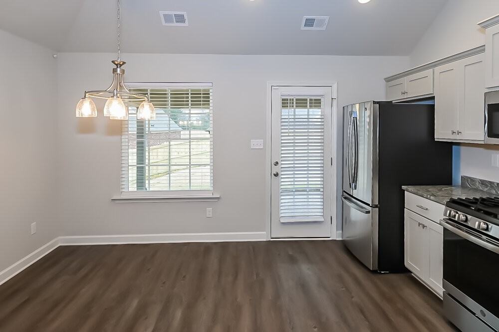 8105 Aiden Rd - Photo 6 of 17
