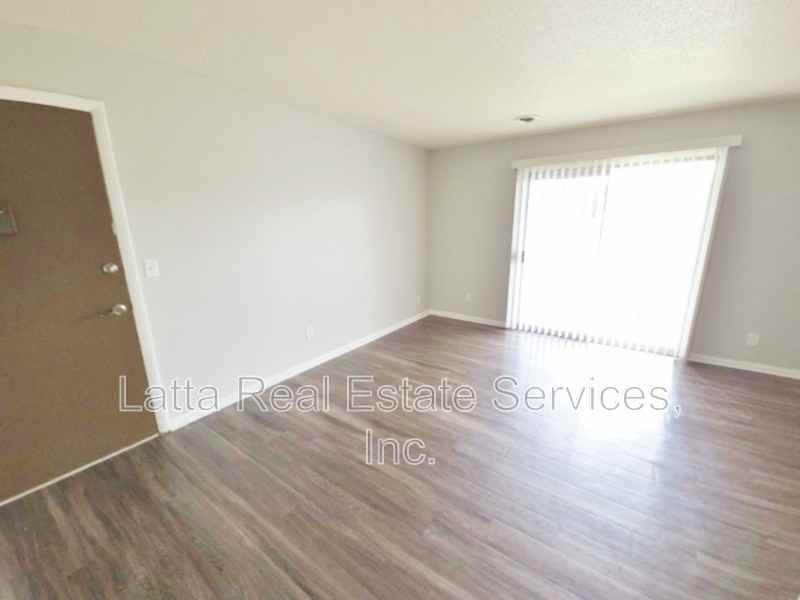 12405 E 40th St S #D - Photo 3 of 7