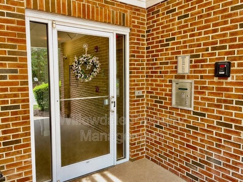 204 Savannah Ridge Rd - Photo 2 of 17