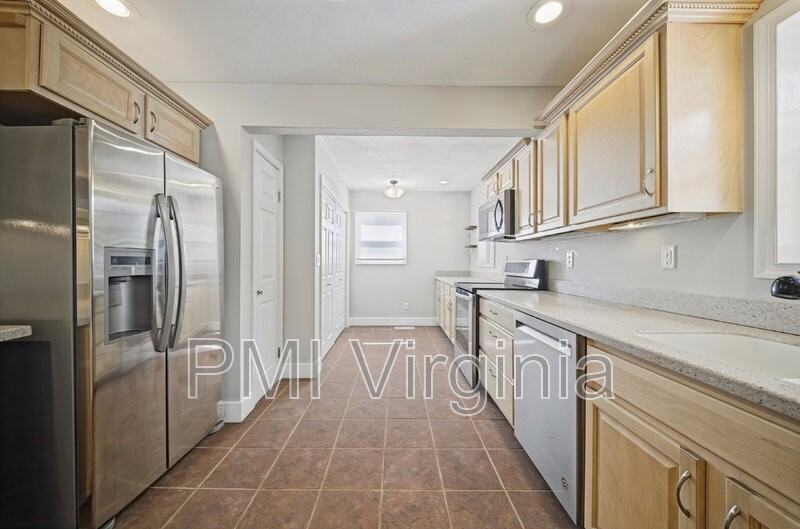 1641 E Bayview Blvd - Photo 6 of 41