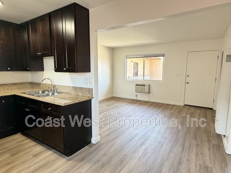 816 S Orange Ave - Photo 4 of 15