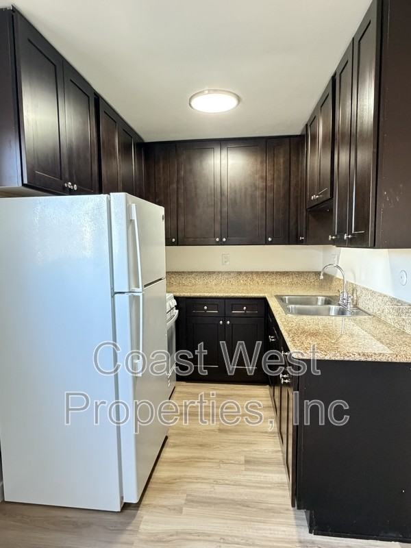 816 S Orange Ave - Photo 5 of 15
