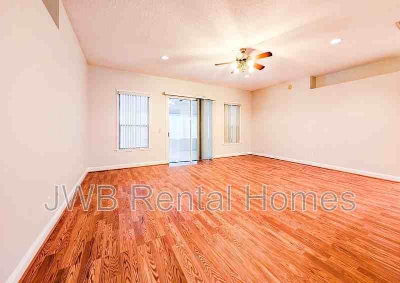 10238 Emma Lakes Dr - Photo 4 of 21