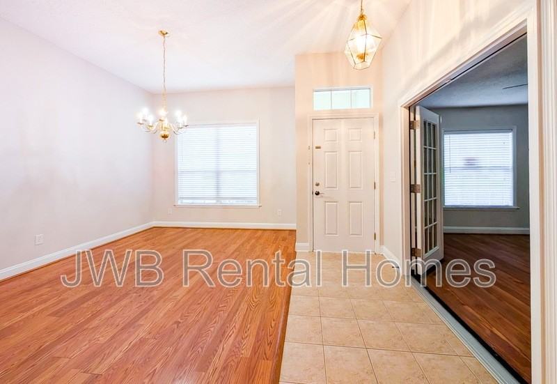 10238 Emma Lakes Dr - Photo 5 of 21