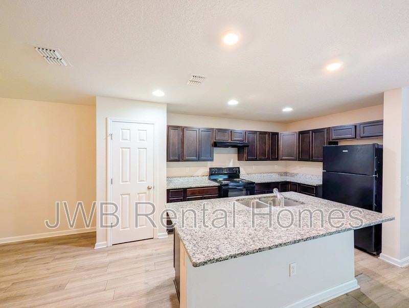 7625 Dandy Ave - Photo 2 of 17