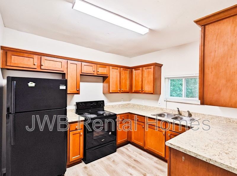 1265 W 31st St - Photo 2 of 11