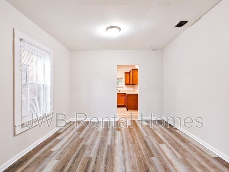 1265 W 31st St - Photo 4 of 11