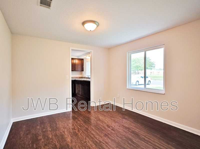1703 Old Middleburg Rd N - Photo 4 of 11