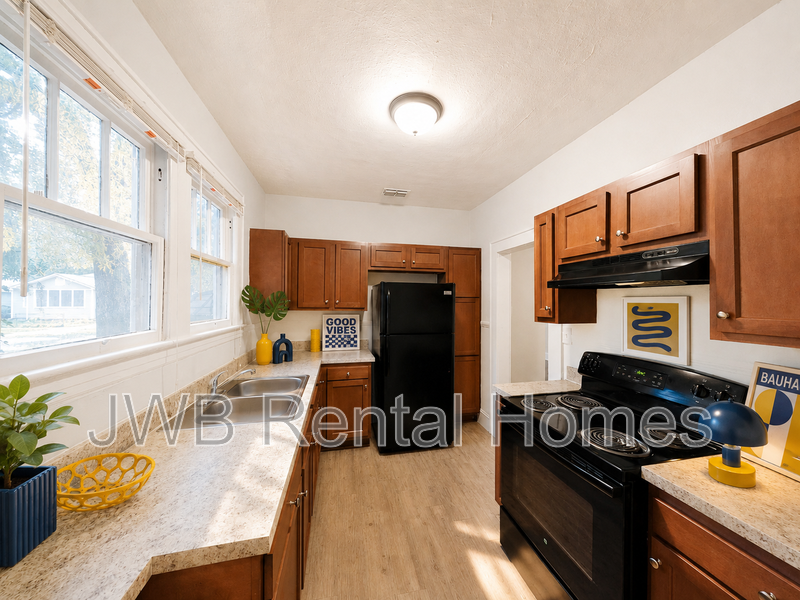 6601 Sunset Dr - Photo 3 of 11