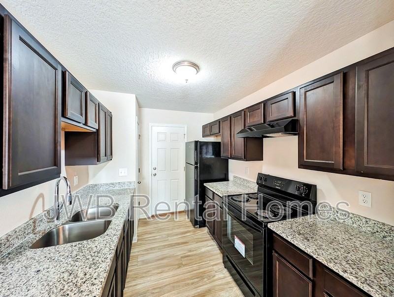 2223 W 2nd St - Photo 2 of 12