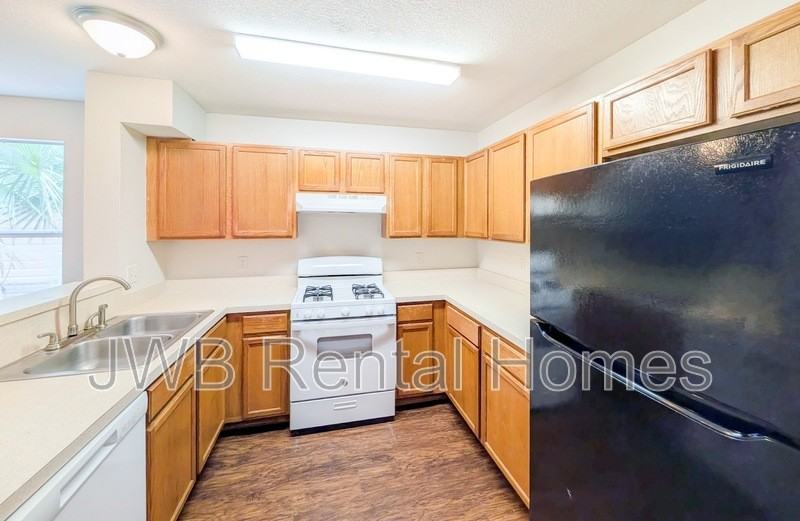 69 W 5th St - Photo 2 of 17