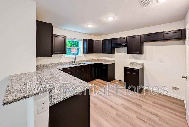 1478 Mason Ave - Photo 2 of 13