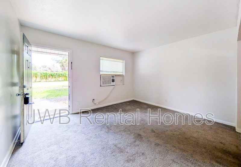 5432 Alpha Ave - Photo 7 of 14