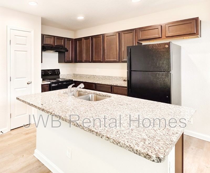 7959 India Ave - Photo 2 of 11