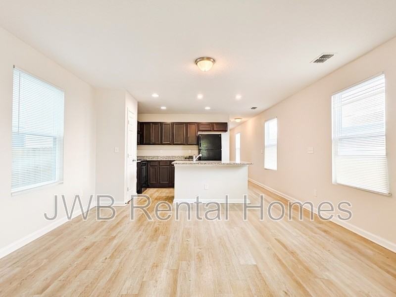 7959 India Ave - Photo 4 of 11