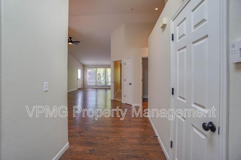 2115 Nw 143rd Cir - Photo 5 of 38