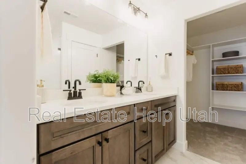 952 W Big Ben Ln #G101 - Photo 4 of 9