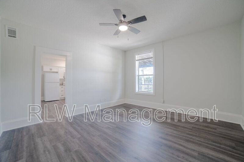 11 N Central Ave #301 - Photo 2 of 10