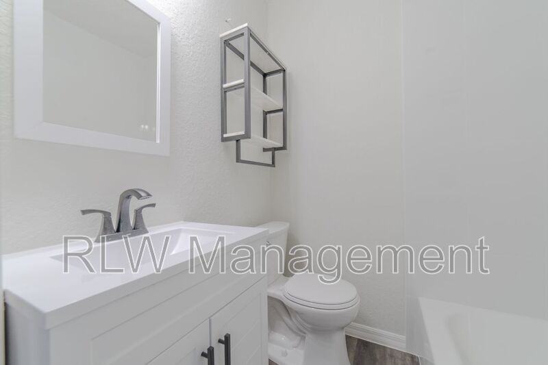 11 N Central Ave #301 - Photo 3 of 10