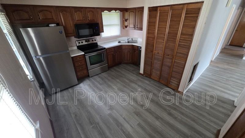 1512 Robeson Ave - Photo 3 of 14