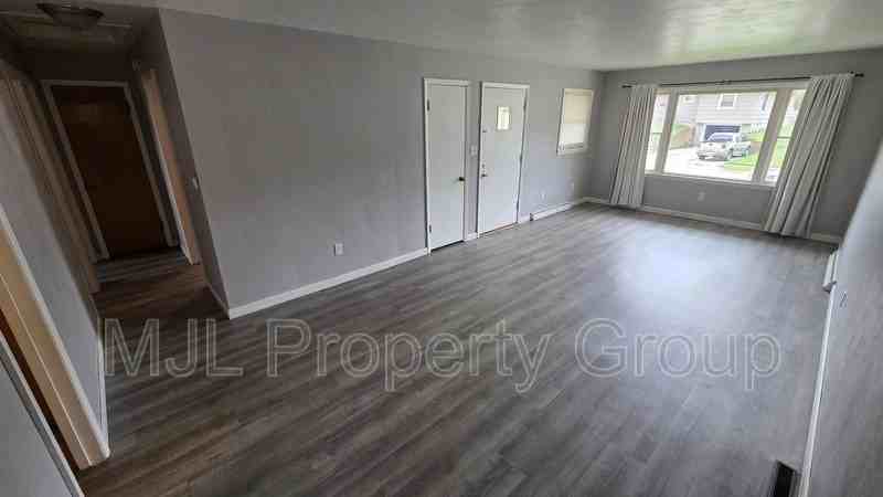 1512 Robeson Ave - Photo 4 of 14