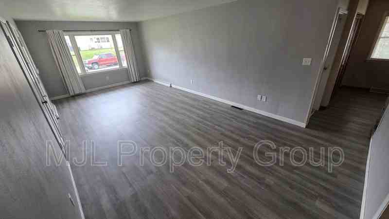 1512 Robeson Ave - Photo 5 of 14