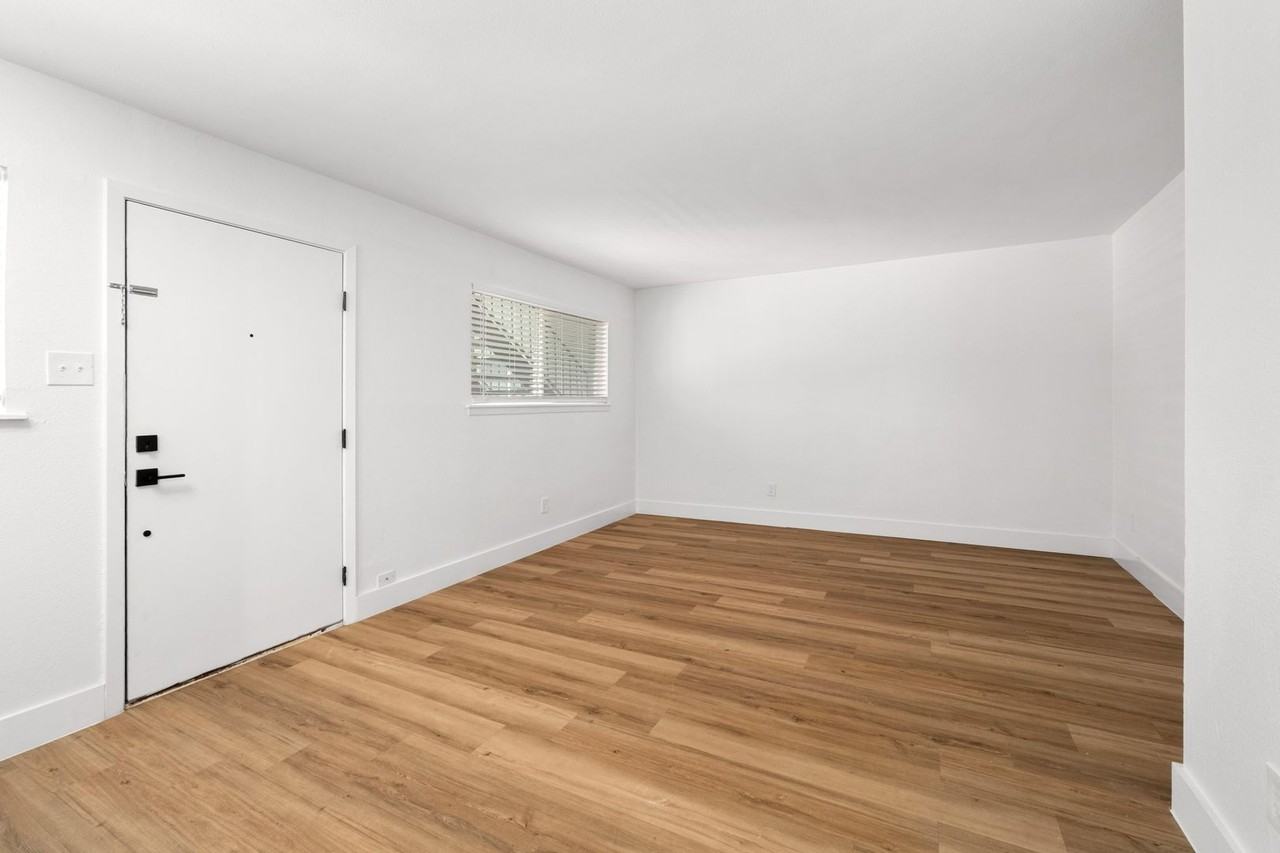 CrestHaus Apartments, LLC - Photo 4 of 47